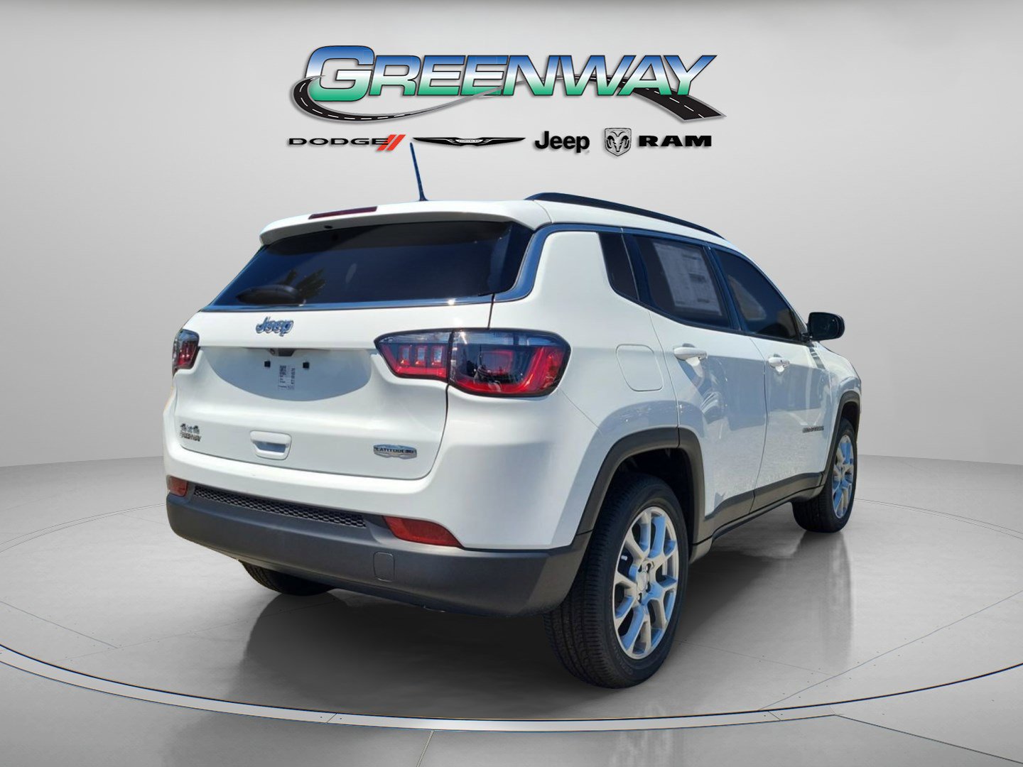 Used 2024 Jeep Compass Latitude AWD/4WD image 3