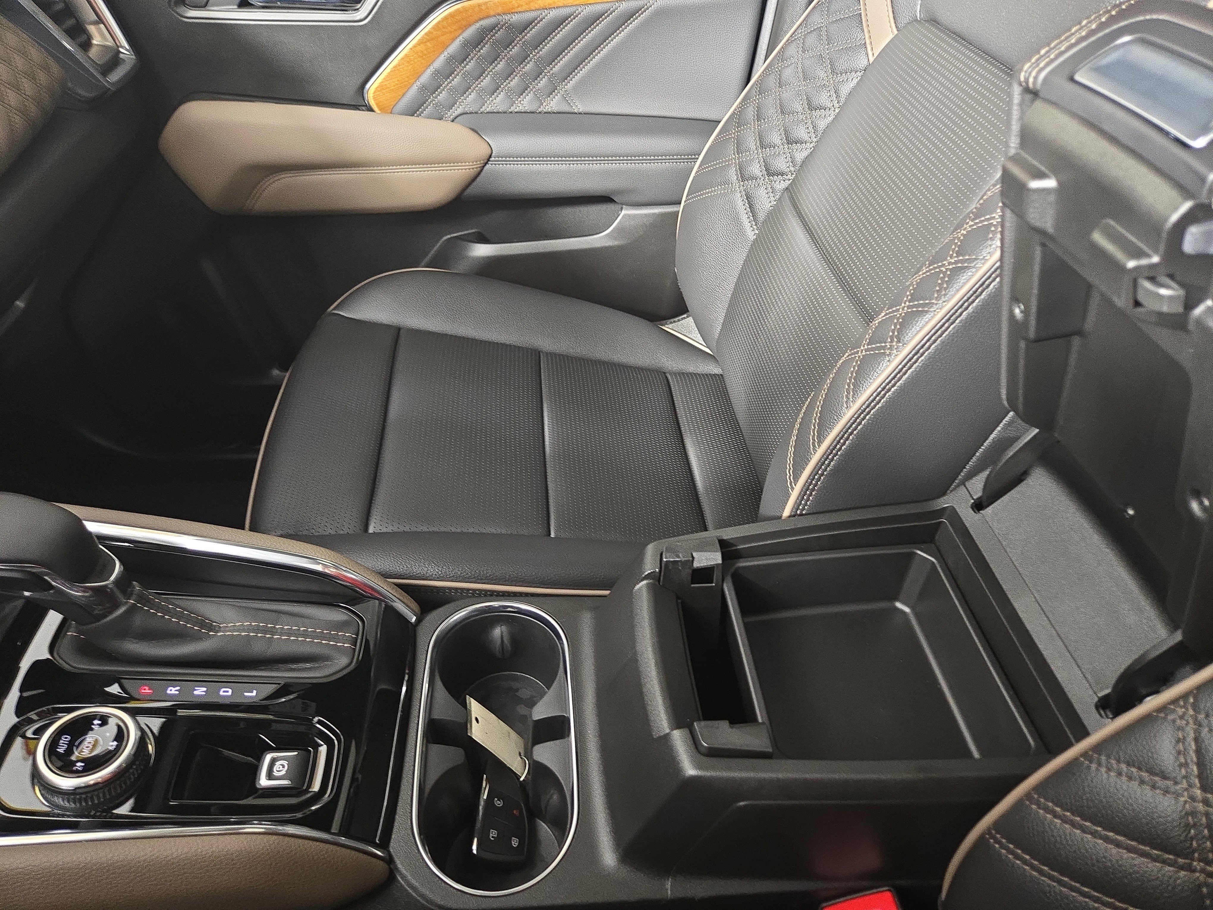 Certified 2025 GMC Canyon Denali w/ LPO, Denali Black Edition image 33