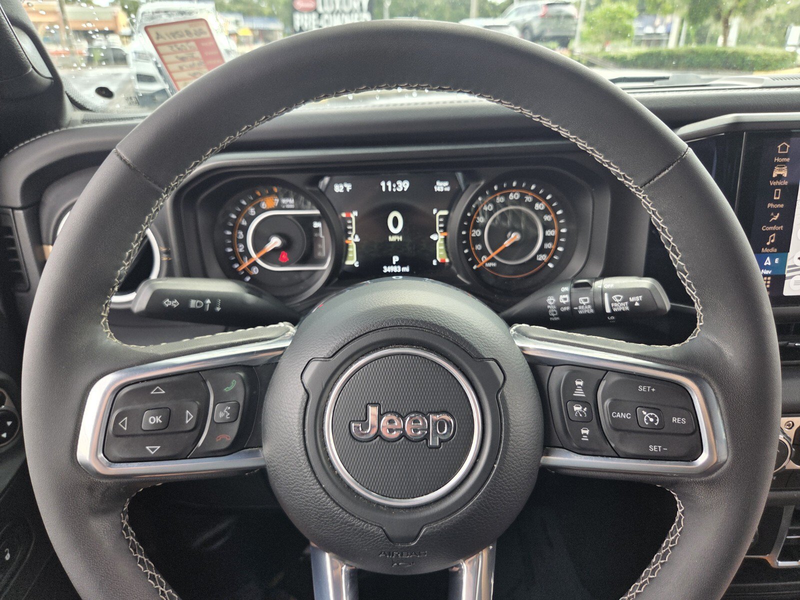 Used 2025 Jeep Wrangler Unlimited Sahara w/ Safety Group AWD/4WD image 28