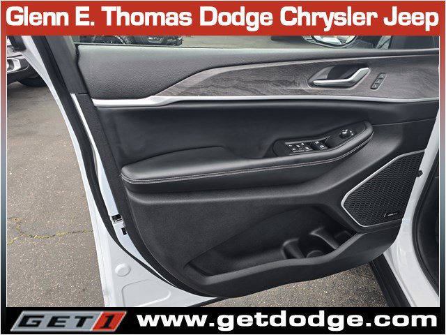 Certified 2023 Jeep Grand Cherokee Limited w/ Luxury Tech Group II RWD image 25