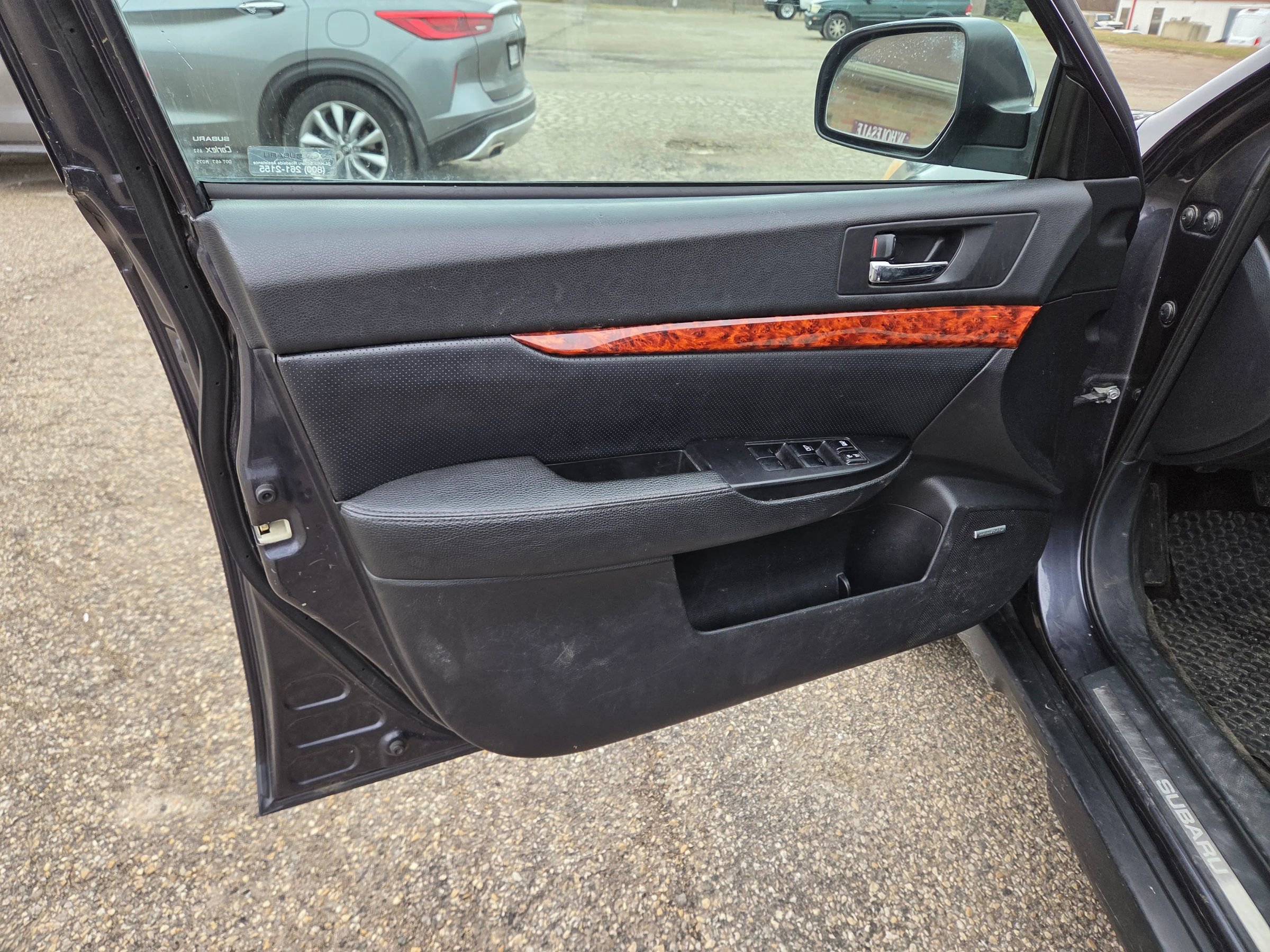 Used 2011 Subaru Outback 3.6R Limited image 8