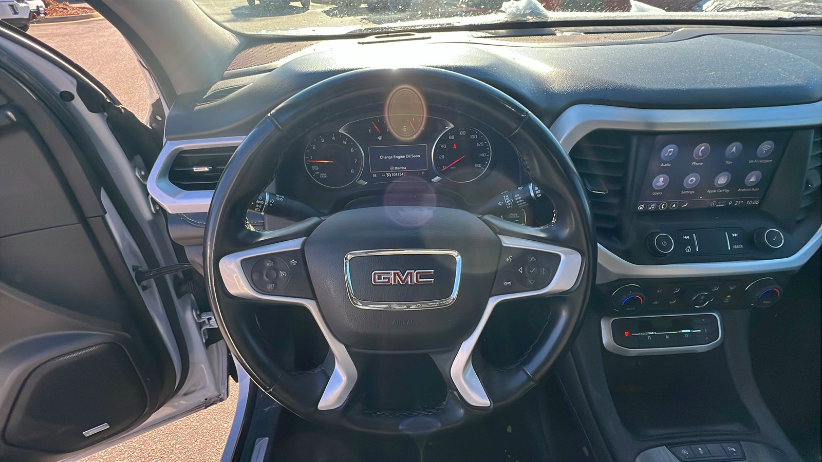 Used 2023 GMC Acadia SLT image 25