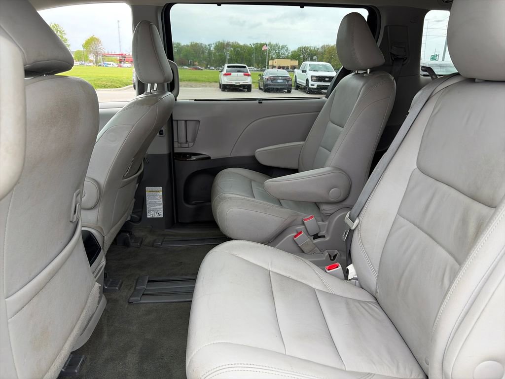 Used 2015 Toyota Sienna XLE w/ XLE Navigation Package FWD image 27