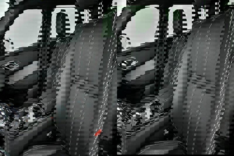 Used 2023 Land Rover Range Rover Velar R-Dynamic S image 19