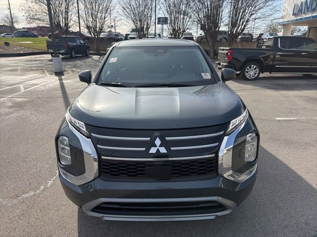 Used 2025 Mitsubishi Outlander SE image 9