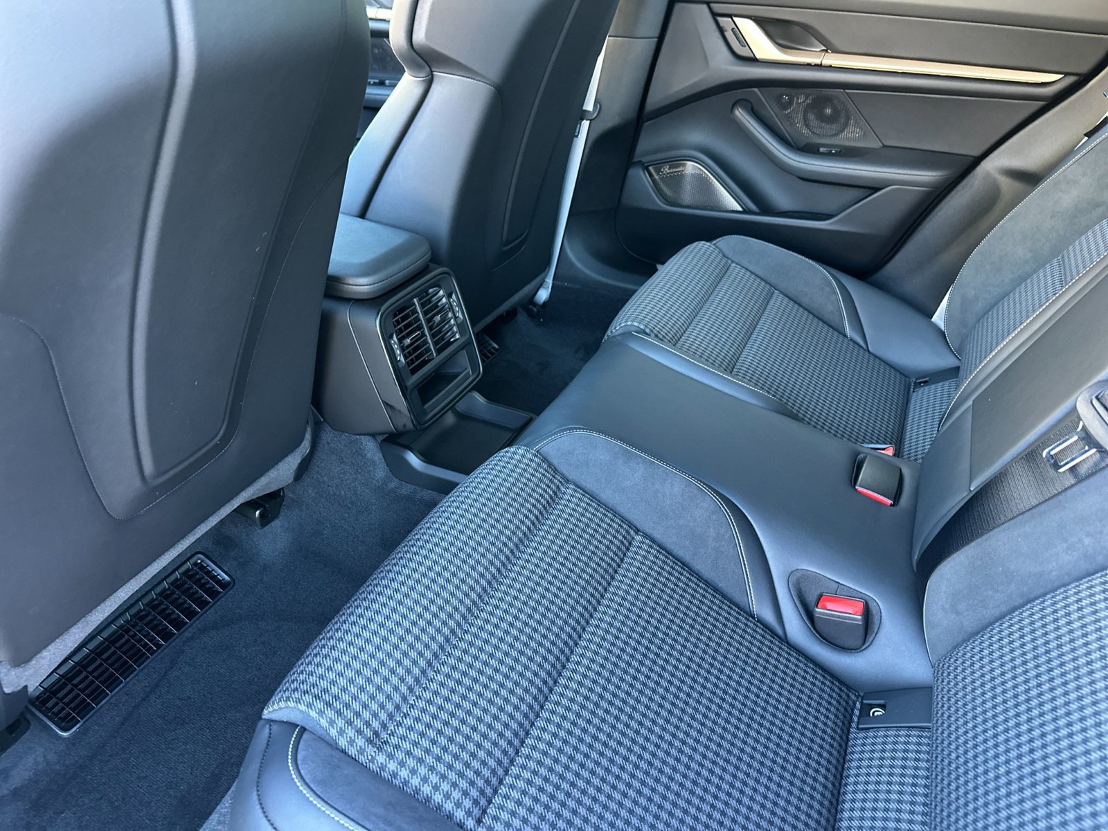 New 2026 Porsche Taycan 4S AWD/4WD image 14