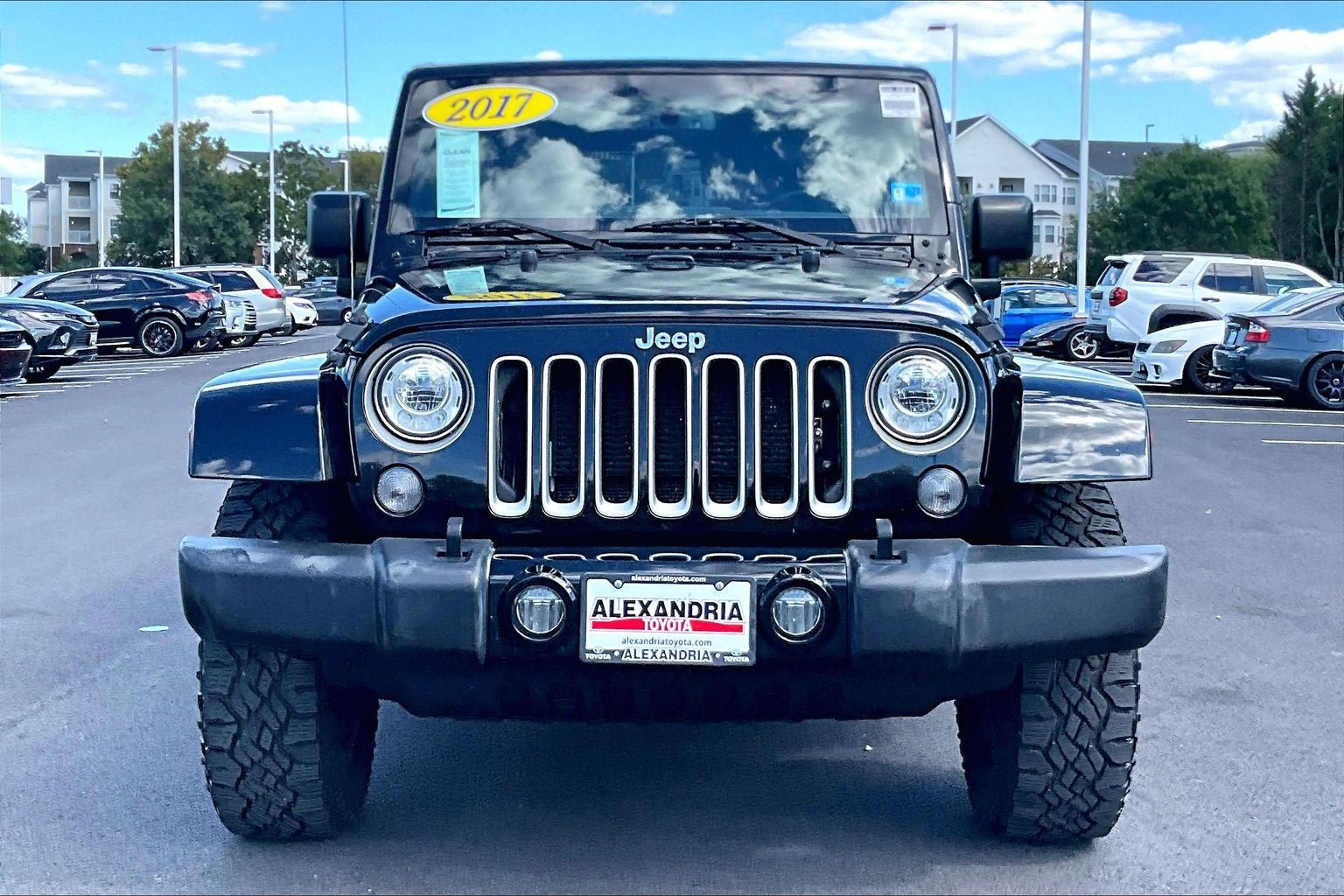 Used 2017 Jeep Wrangler Unlimited Sahara w/ Connectivity Group AWD/4WD image 3