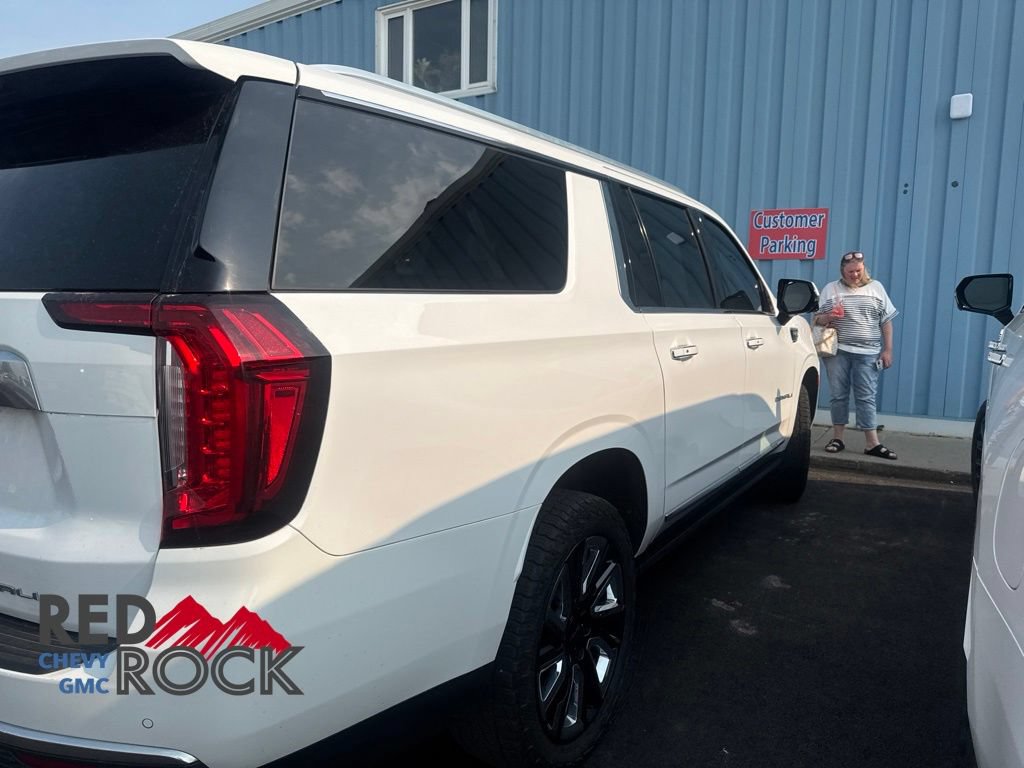 Used 2021 GMC Yukon XL Denali w/ Denali Ultimate Package AWD/4WD image 10