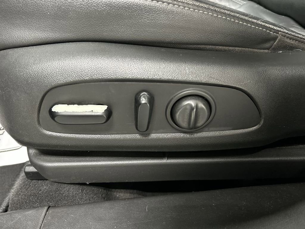 Used 2020 Buick Encore GX Essence w/ Sport Touring Package FWD image 10