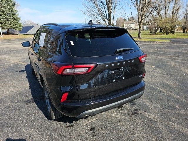 Used 2024 Ford Escape ST-Line AWD/4WD image 3