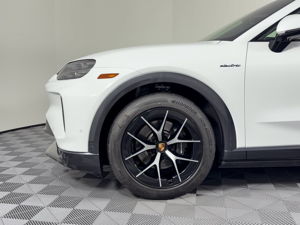 New 2026 Porsche Cayenne Coupe AWD/4WD image 13