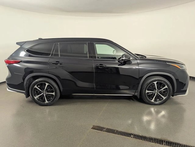 Used 2021 Toyota Highlander XSE image 7
