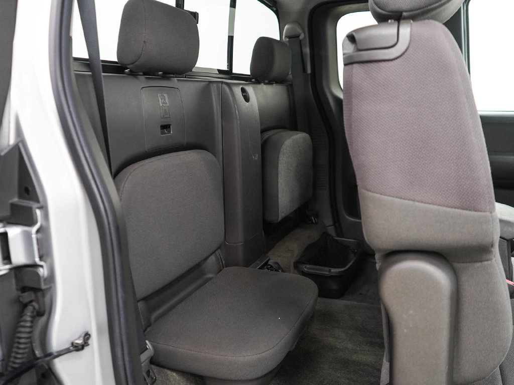 Used 2009 Nissan Frontier SE RWD image 12