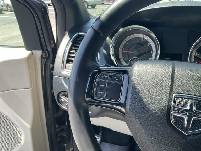 Used 2017 Dodge Grand Caravan SXT FWD image 18