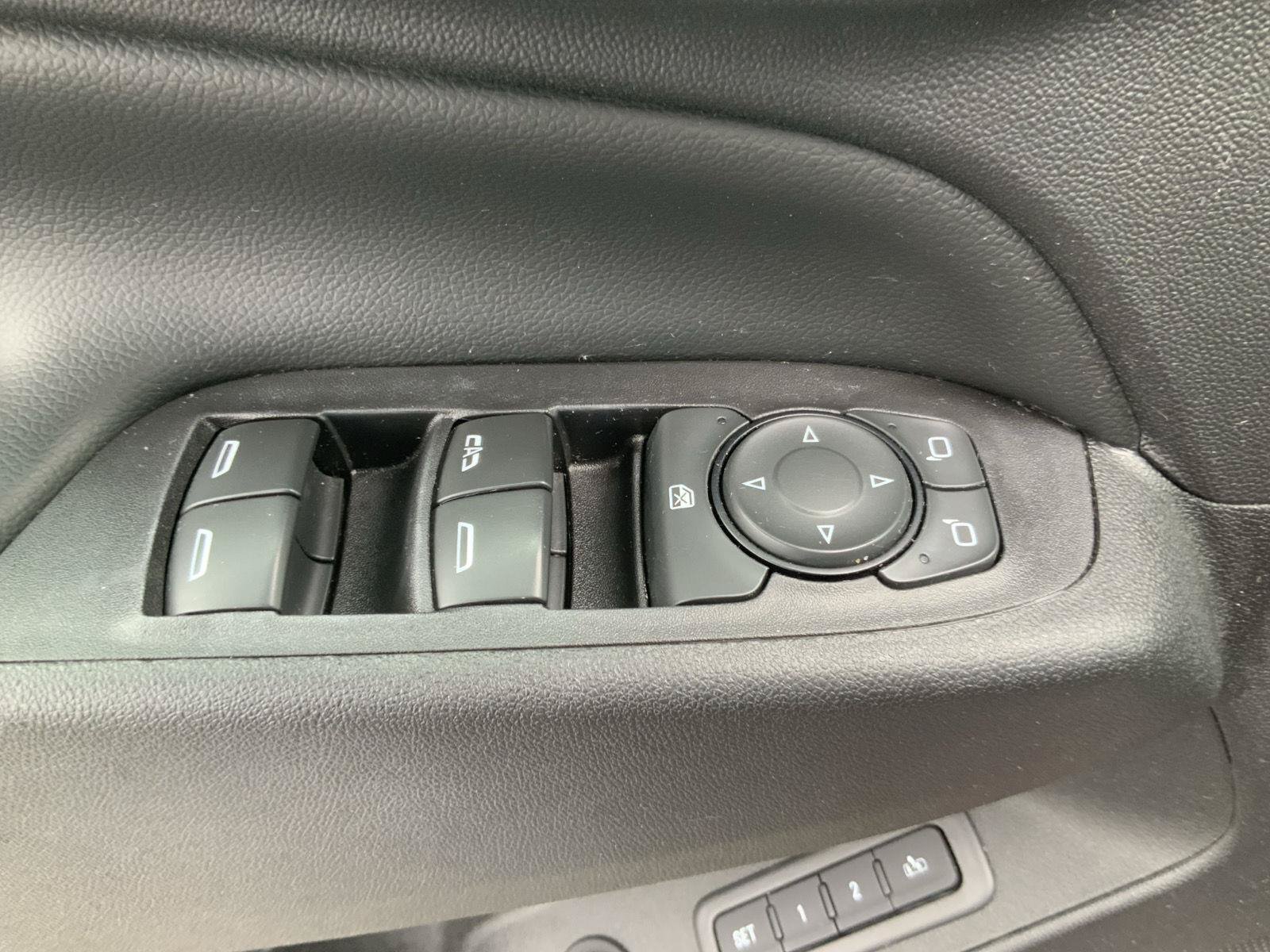 Used 2019 Chevrolet Equinox Premier AWD/4WD image 16