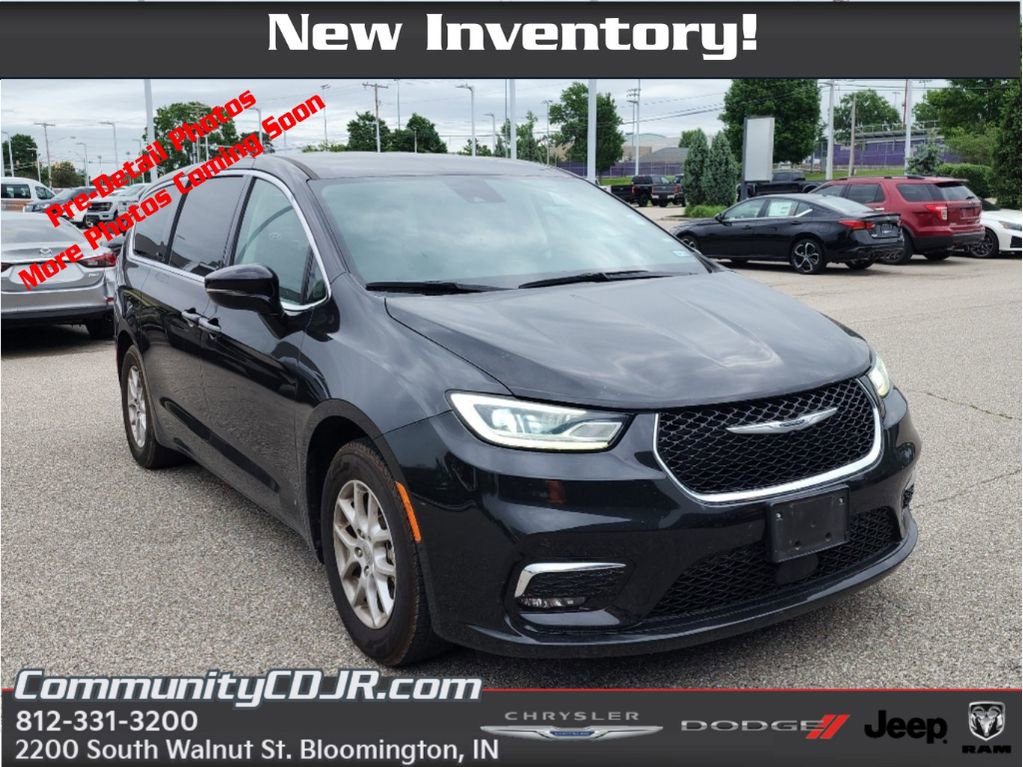 Used 2024 Chrysler Pacifica Touring-L