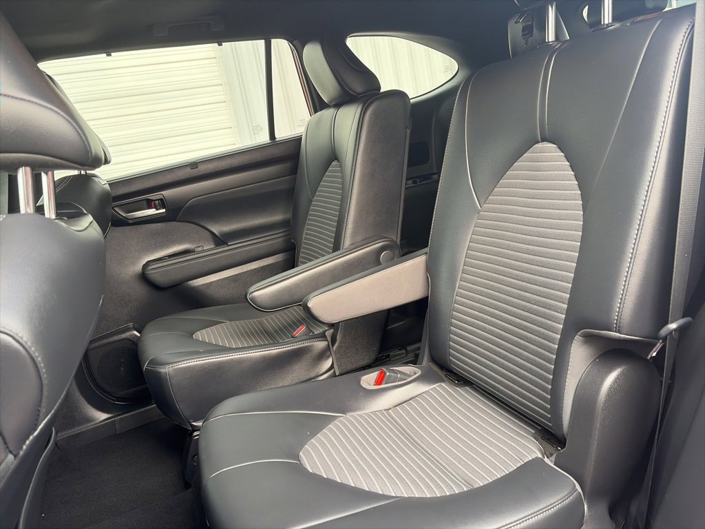 Used 2021 Toyota Highlander XSE image 12