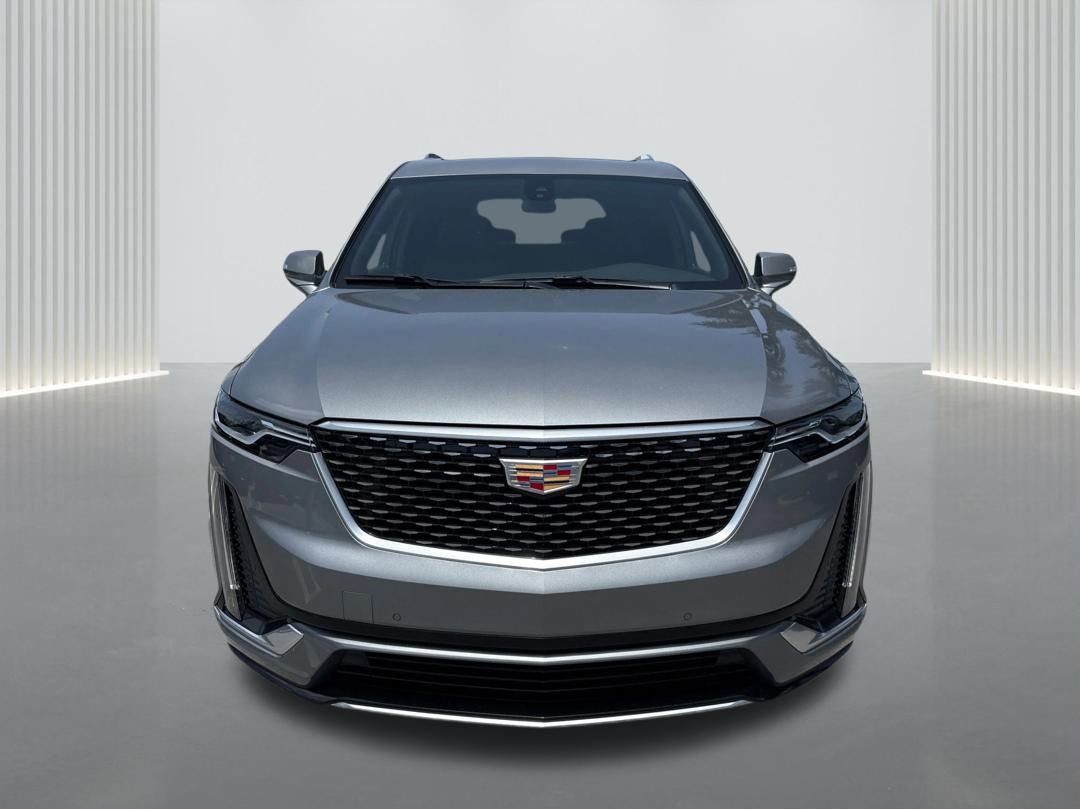 New 2025 Cadillac XT6 Luxury image 2