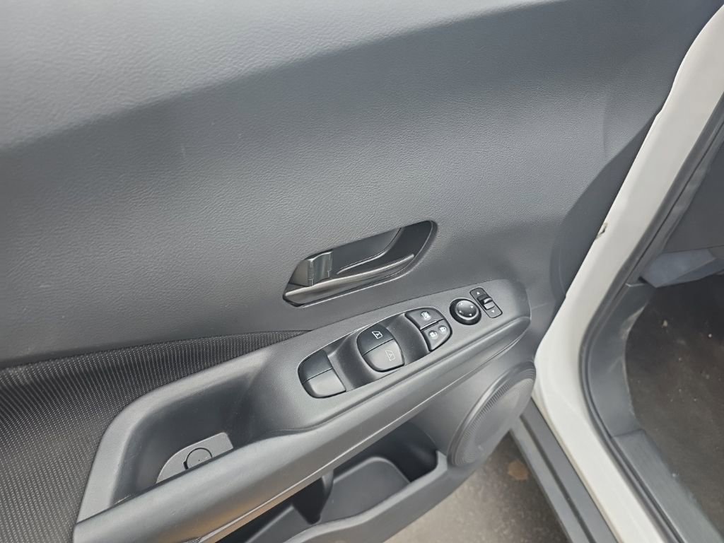 Used 2022 Nissan Kicks S image 13