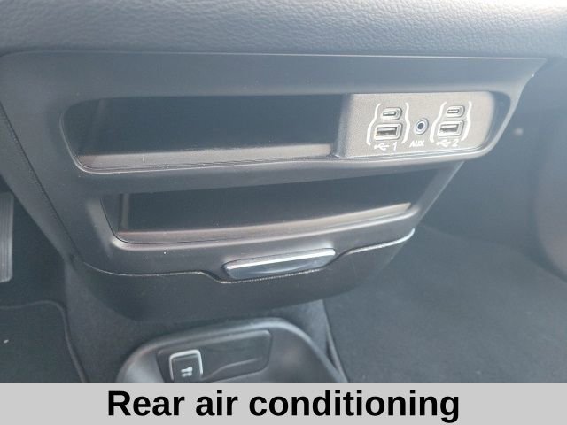 Used 2025 Chrysler Pacifica Select image 6