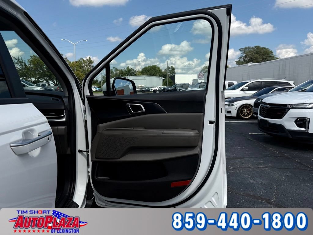 Used 2025 Kia Carnival FWD image 36