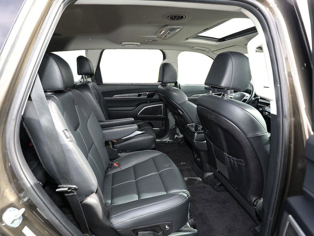 Used 2023 Kia Telluride EX w/ EX Captain's Chair Package AWD/4WD image 23