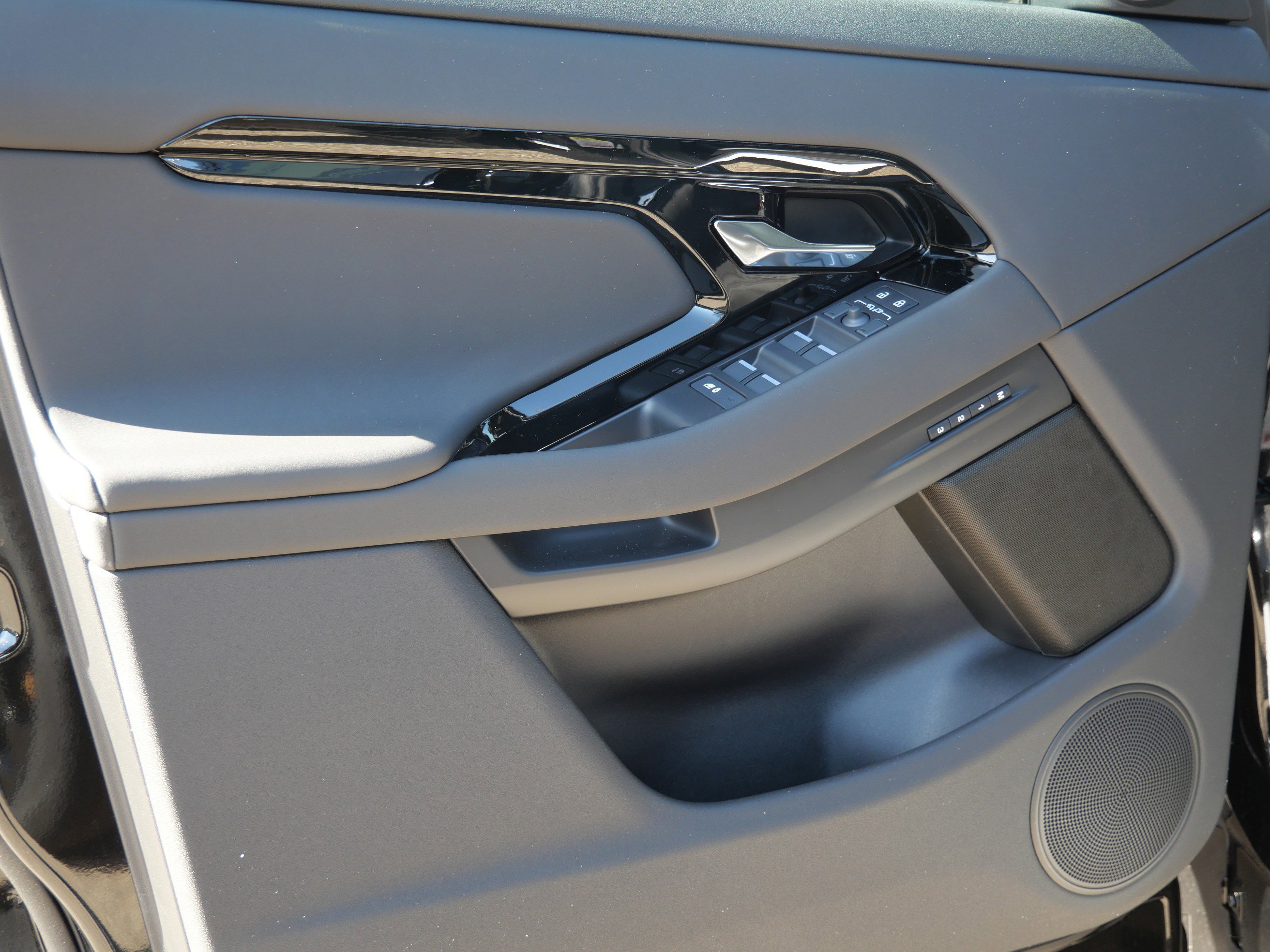 New 2026 Land Rover Range Rover Evoque S AWD/4WD image 4