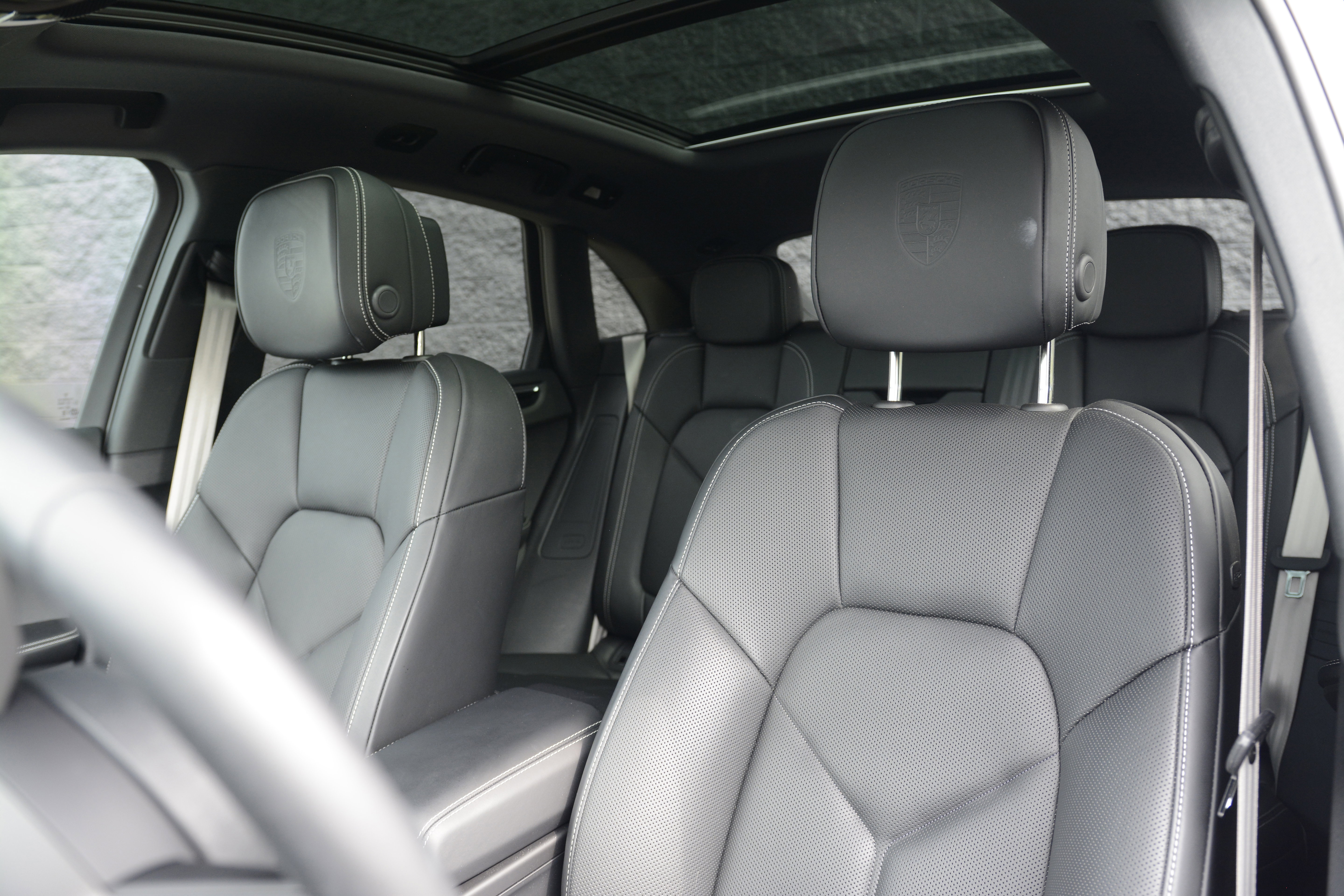 Certified 2026 Porsche Macan AWD/4WD image 5