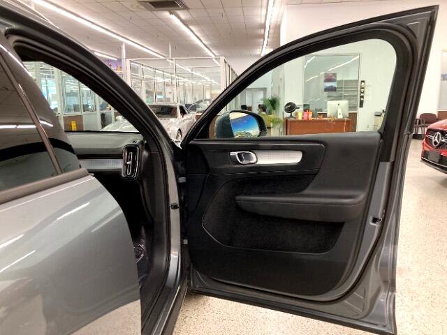 Used 2019 Volvo XC40 T5 Momentum image 34