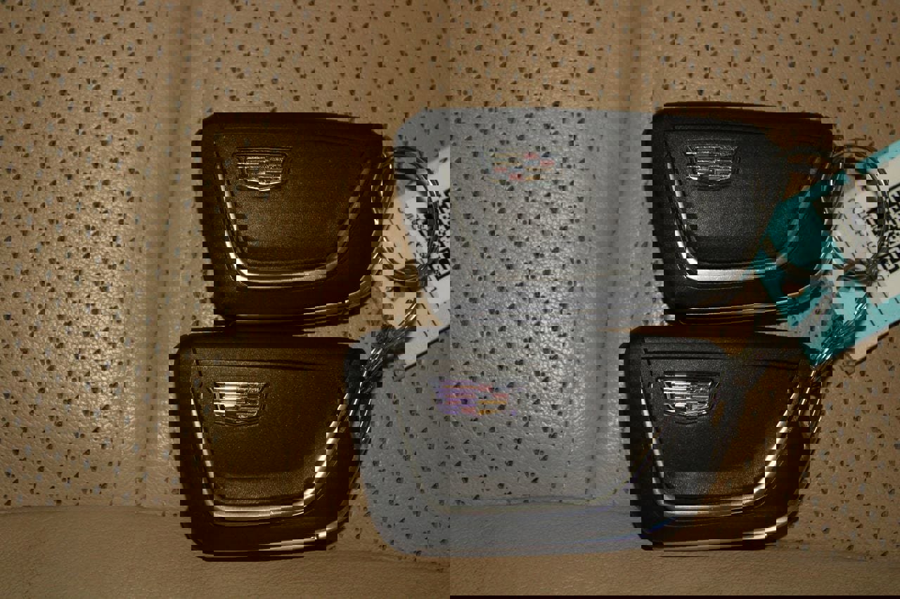 Used 2021 Cadillac Escalade Premium Luxury w/ Driver Assist Tech Package AWD/4WD image 44