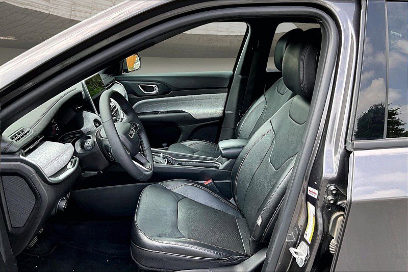 Used 2023 Jeep Compass Latitude AWD/4WD image 22