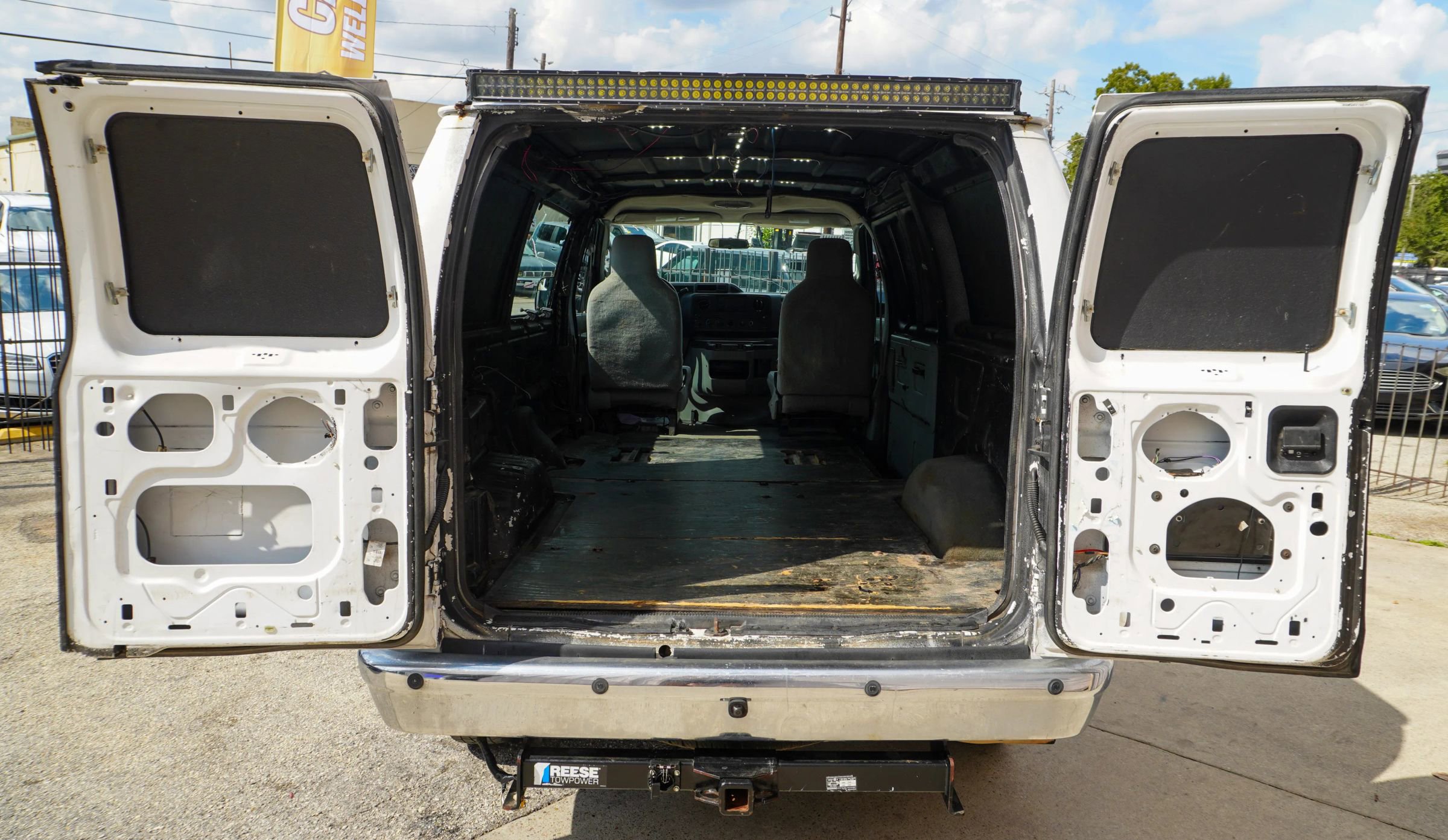 Used 2011 Ford E-350 and Econoline 350 XLT image 13