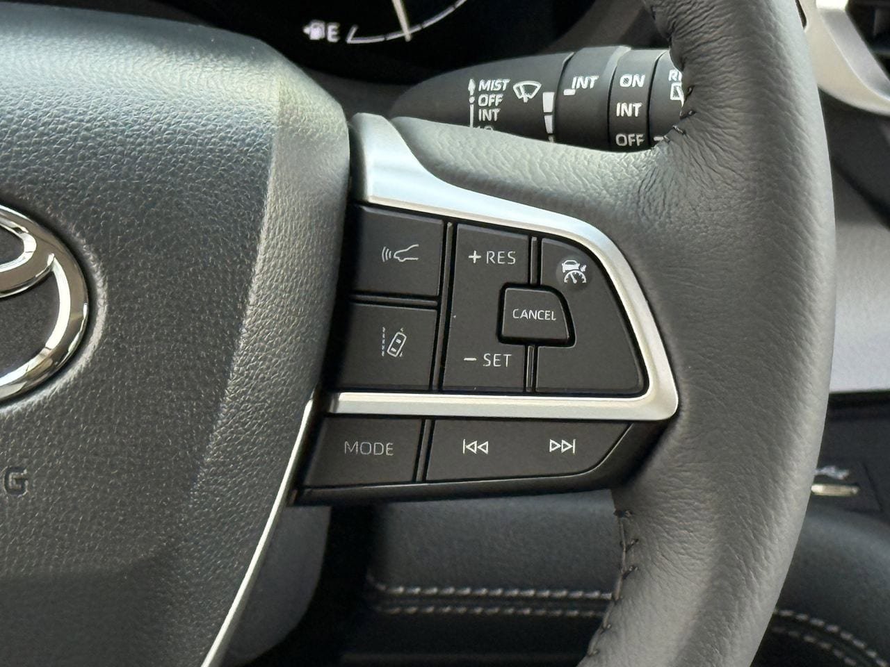 New 2026 Toyota Sienna XLE image 16