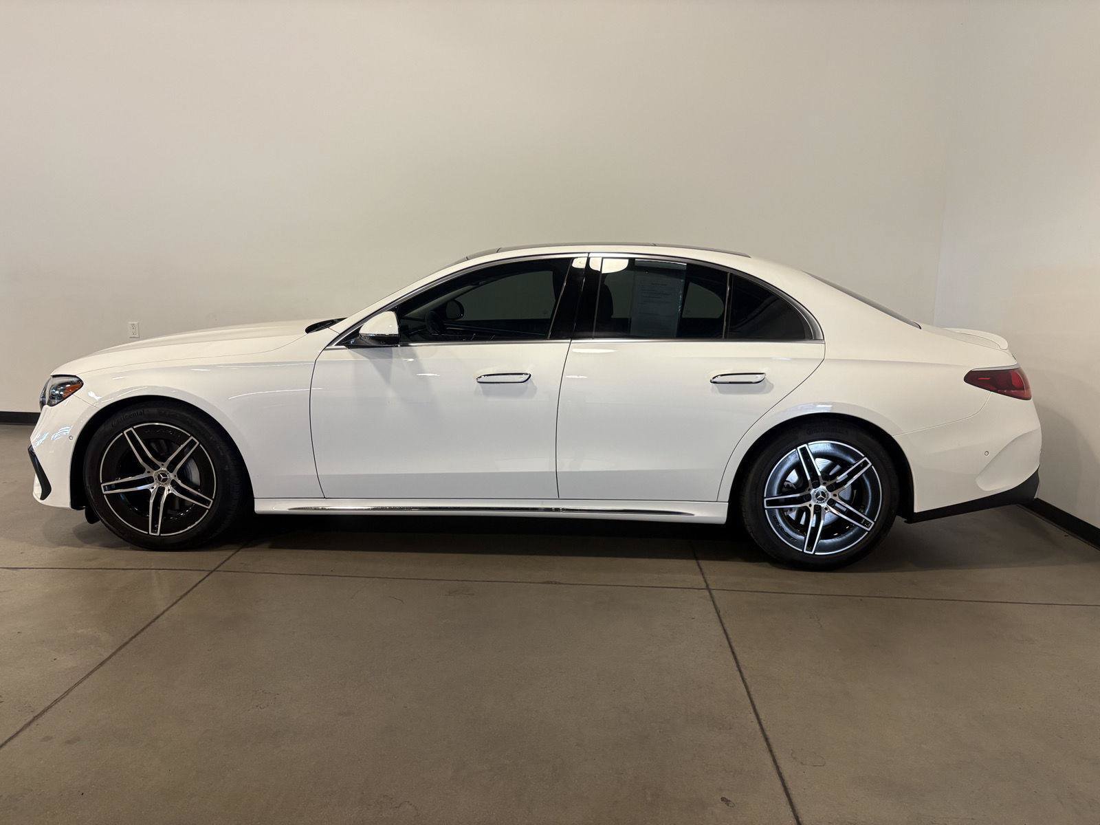 Used 2025 Mercedes-Benz E 350 4MATIC Sedan image 5