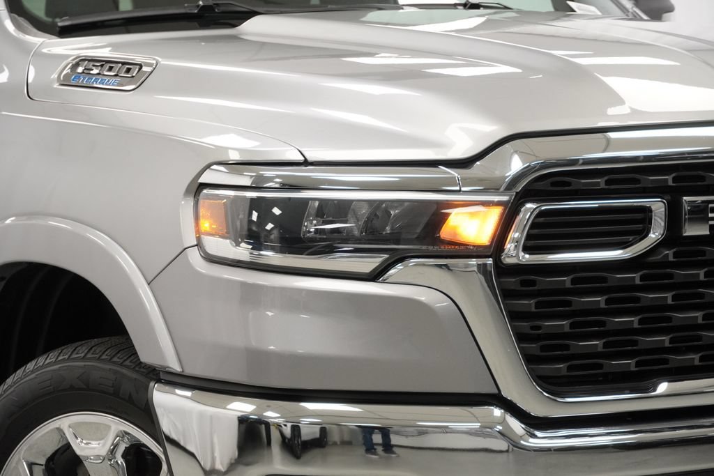 Used 2025 RAM 1500 Big Horn AWD/4WD image 9