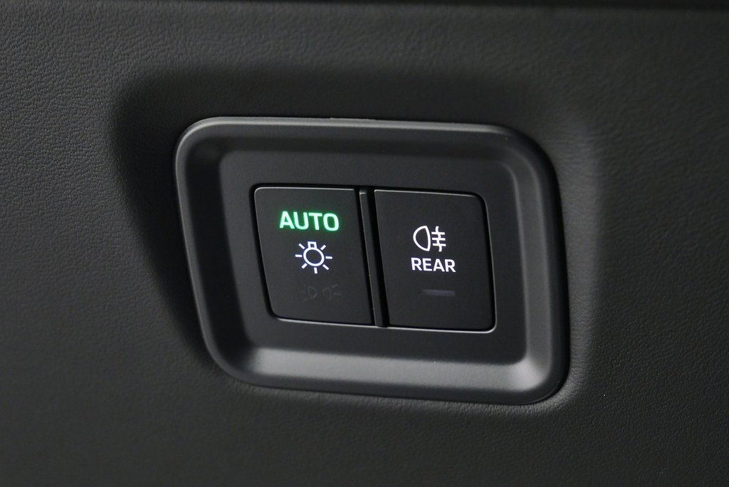 Used 2025 Porsche Cayenne GTS image 28