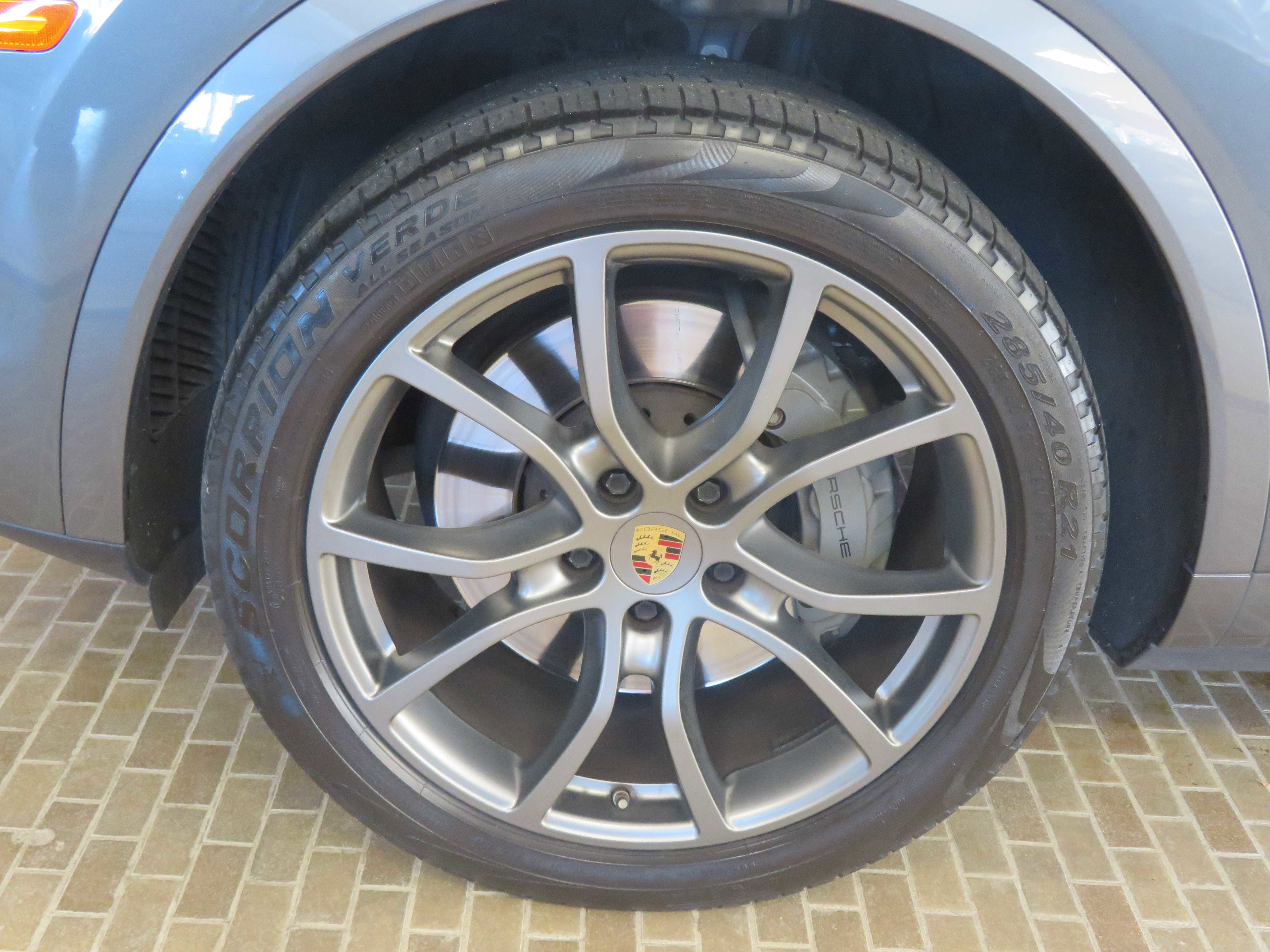 Used 2020 Porsche Cayenne S image 7