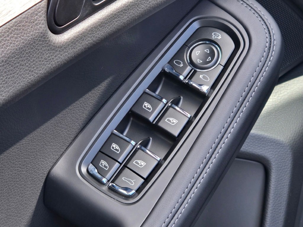 New 2026 Porsche Macan Turbo image 19