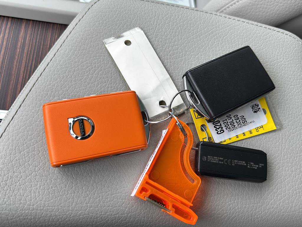 Used 2021 Volvo XC60 T5 Momentum w/ Premium Package image 44