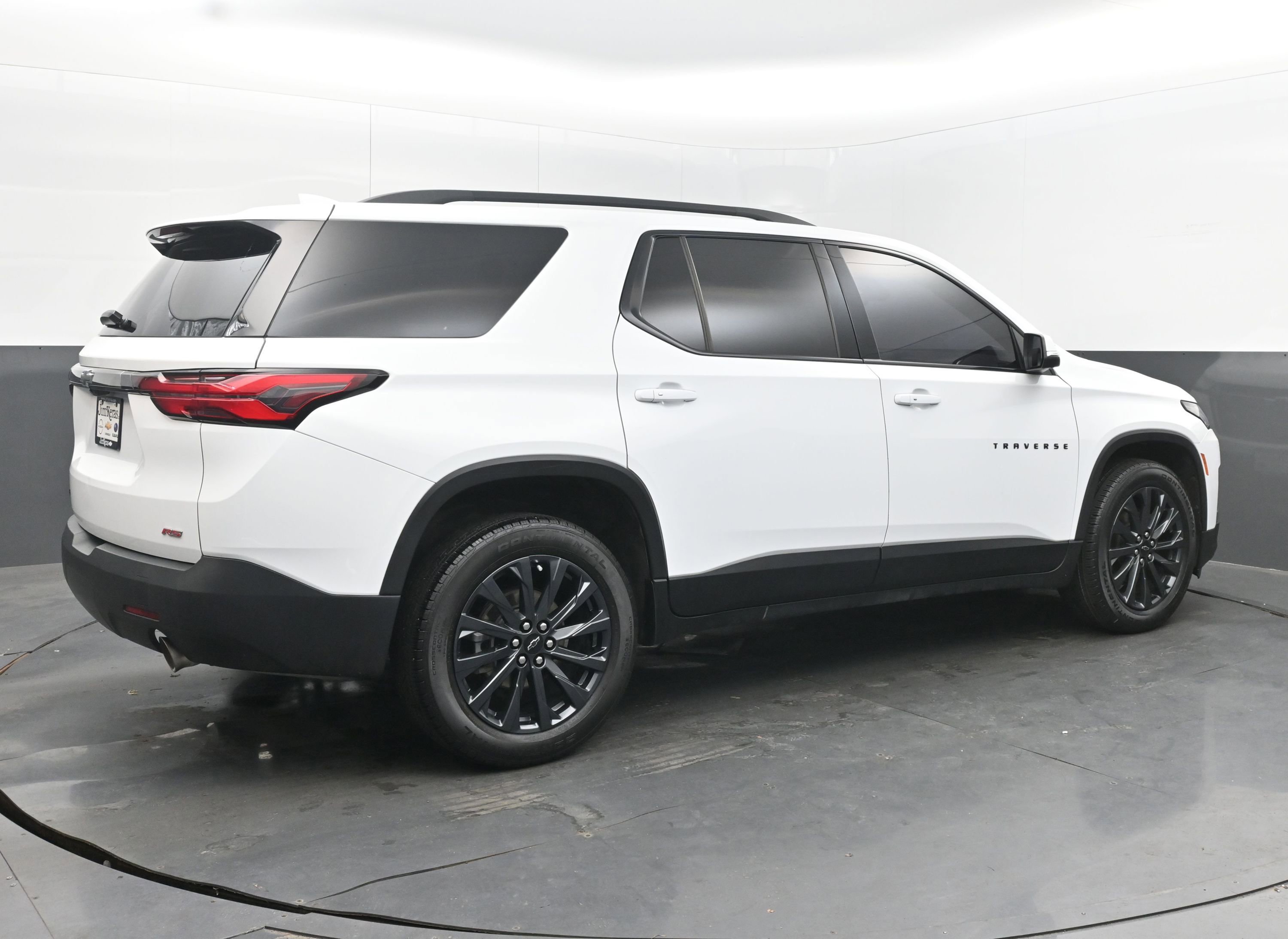 Used 2023 Chevrolet Traverse RS image 9