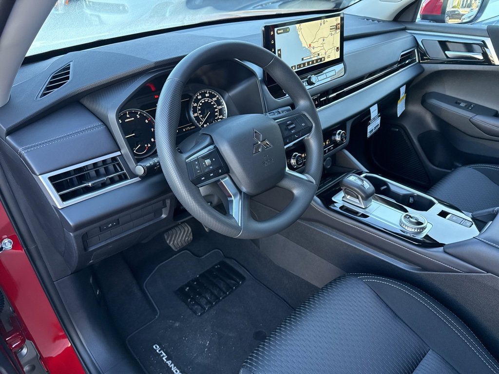 New 2025 Mitsubishi Outlander ES image 19
