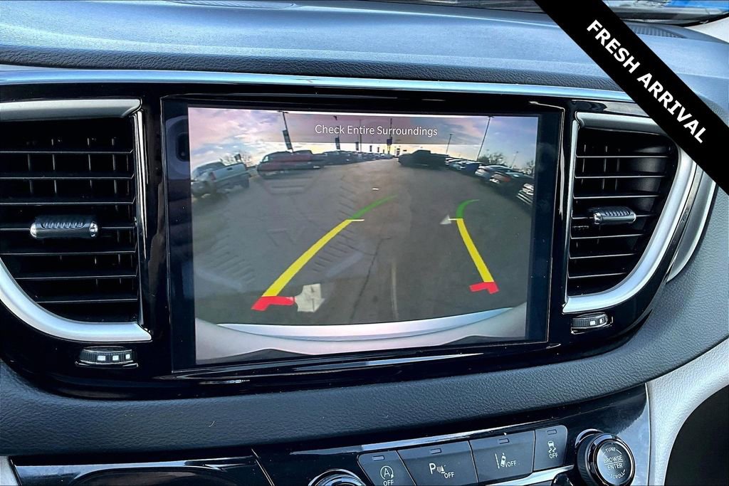 Used 2024 Chrysler Pacifica Touring-L image 14