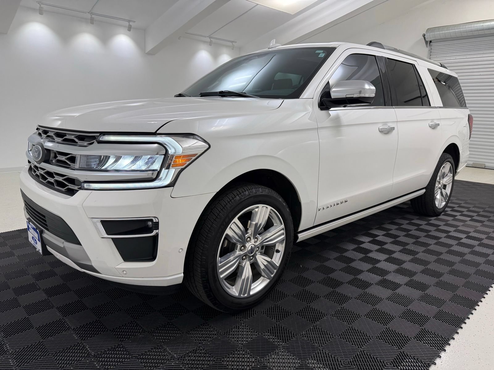 Used 2024 Ford Expedition Max Platinum AWD/4WD image 3