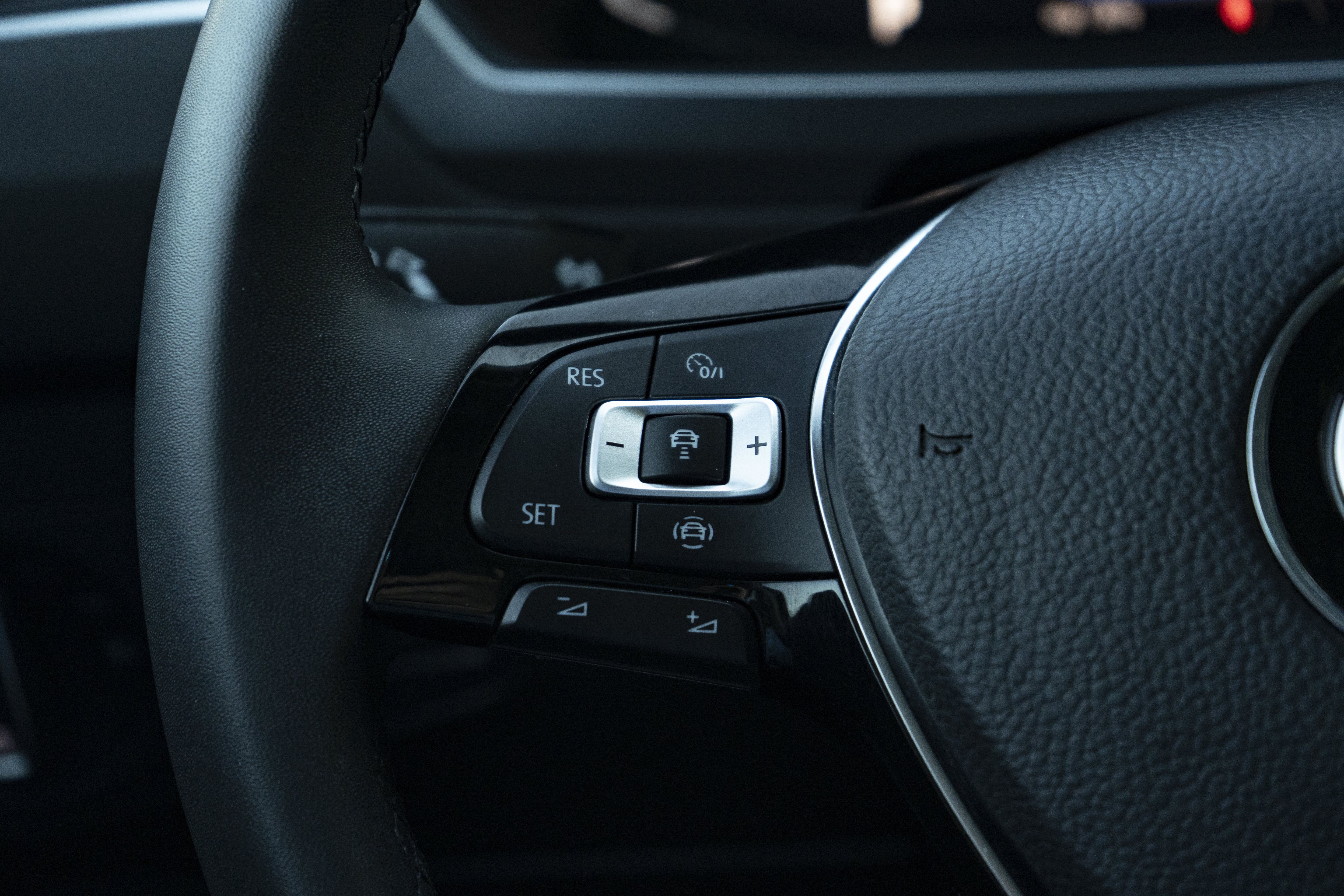 Certified 2020 Volkswagen Tiguan SEL FWD image 20
