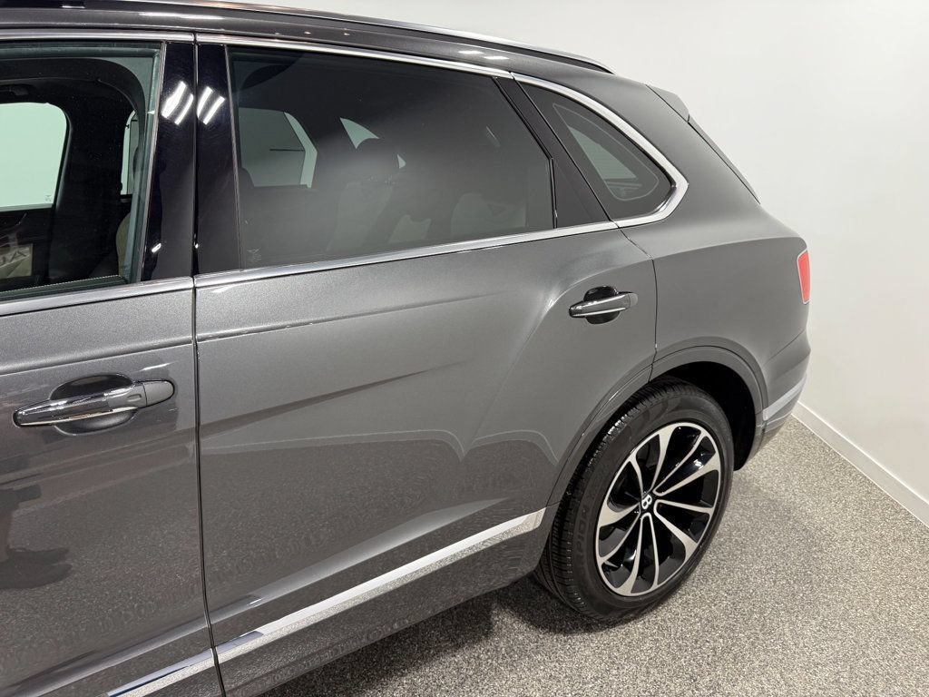 Used 2018 Bentley Bentayga Activity AWD/4WD image 13