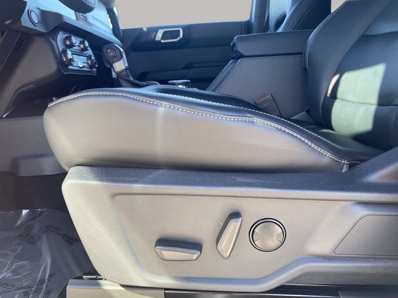 Used 2025 Ford Bronco Outer Banks AWD/4WD image 18