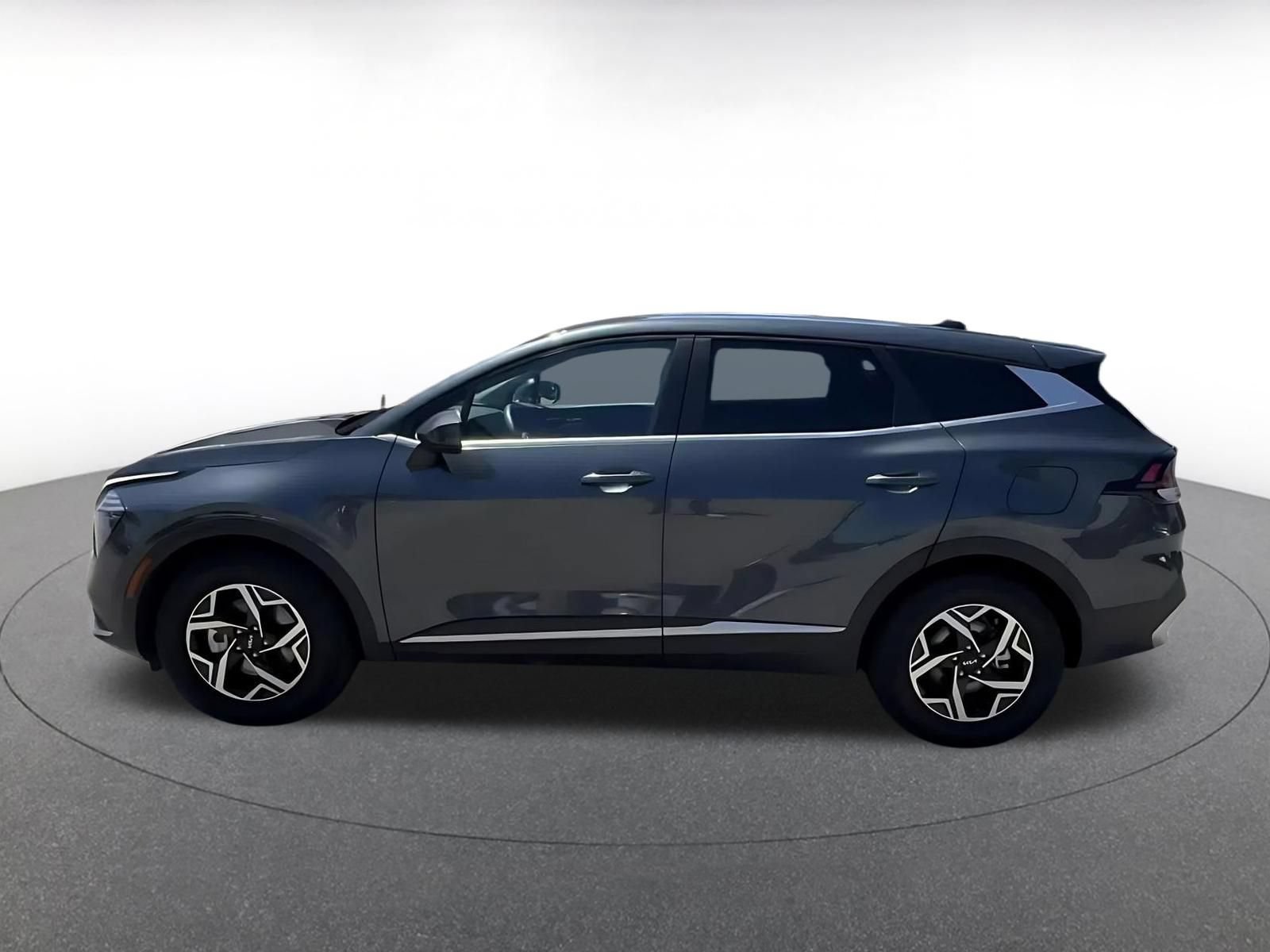 Used 2025 Kia Sportage LX FWD image 9