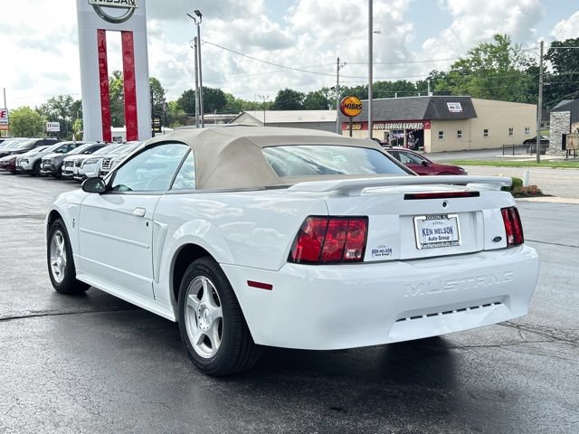 Used 2003 Ford Mustang Convertible RWD image 7