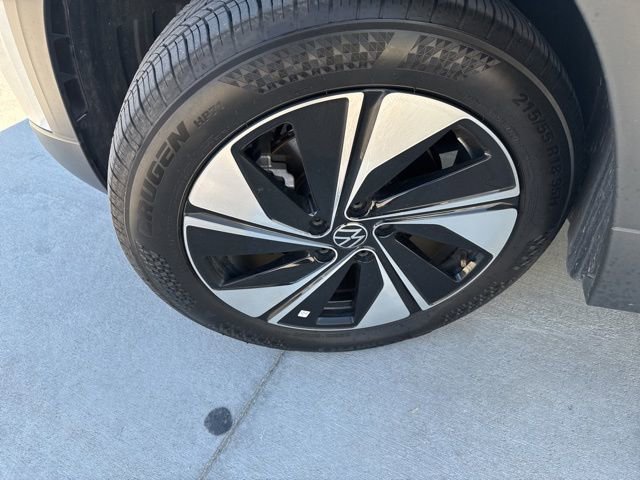 Used 2025 Volkswagen Taos SE image 5