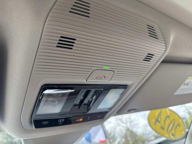 Used 2024 Volkswagen Atlas SEL Premium R-Line AWD/4WD image 32